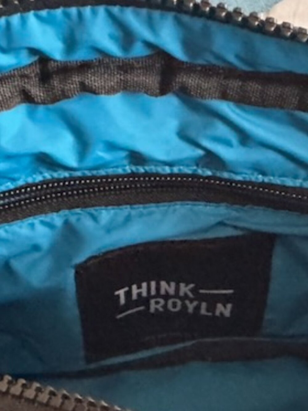 Think Rolyn Blue Teal Metallic Crossbody Shoulder Bag Small Multipocket - Picture 7 of 7